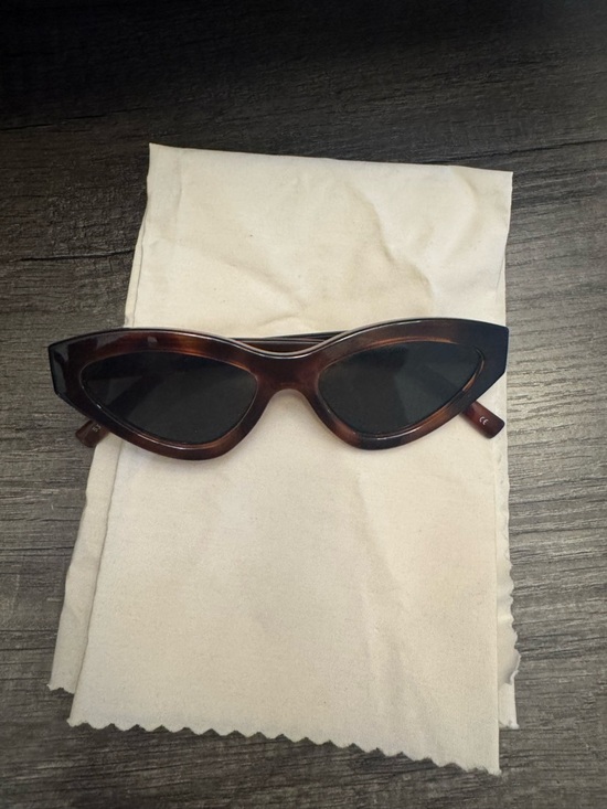 Le Specs Accessories - Le Specs Tortoiseshell Synthcat Sunglasses